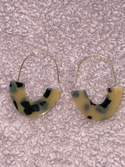 Creamy Marble Wire Earrings